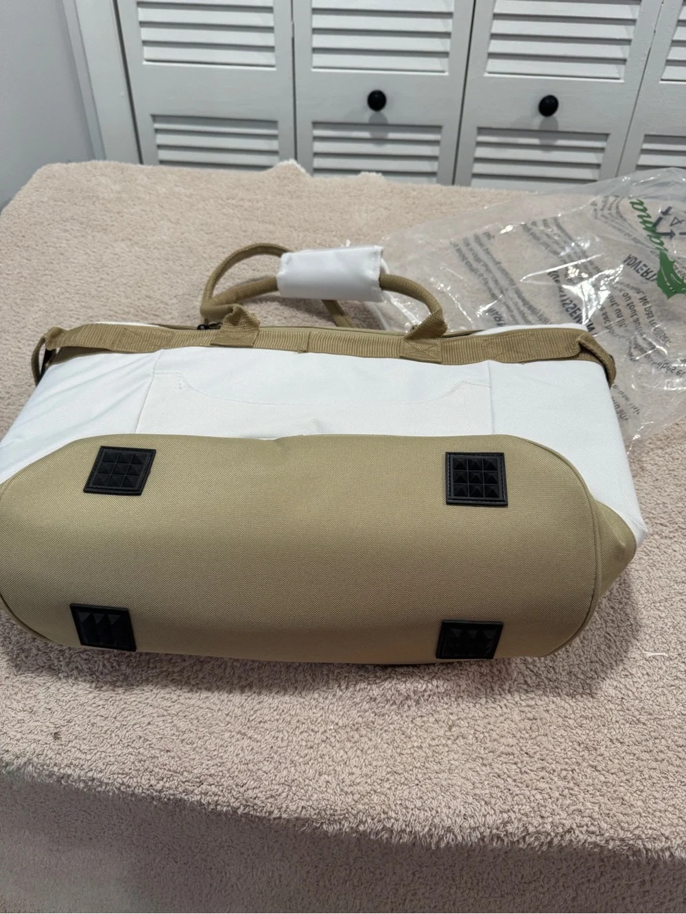 Tommy Bahama Relax Insulated Cooler Bag – Beige/White – New in Plastic